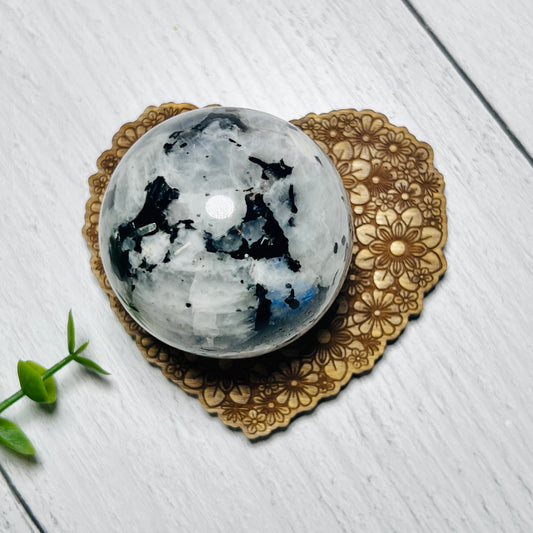 Wooden Heart Sphere Stand