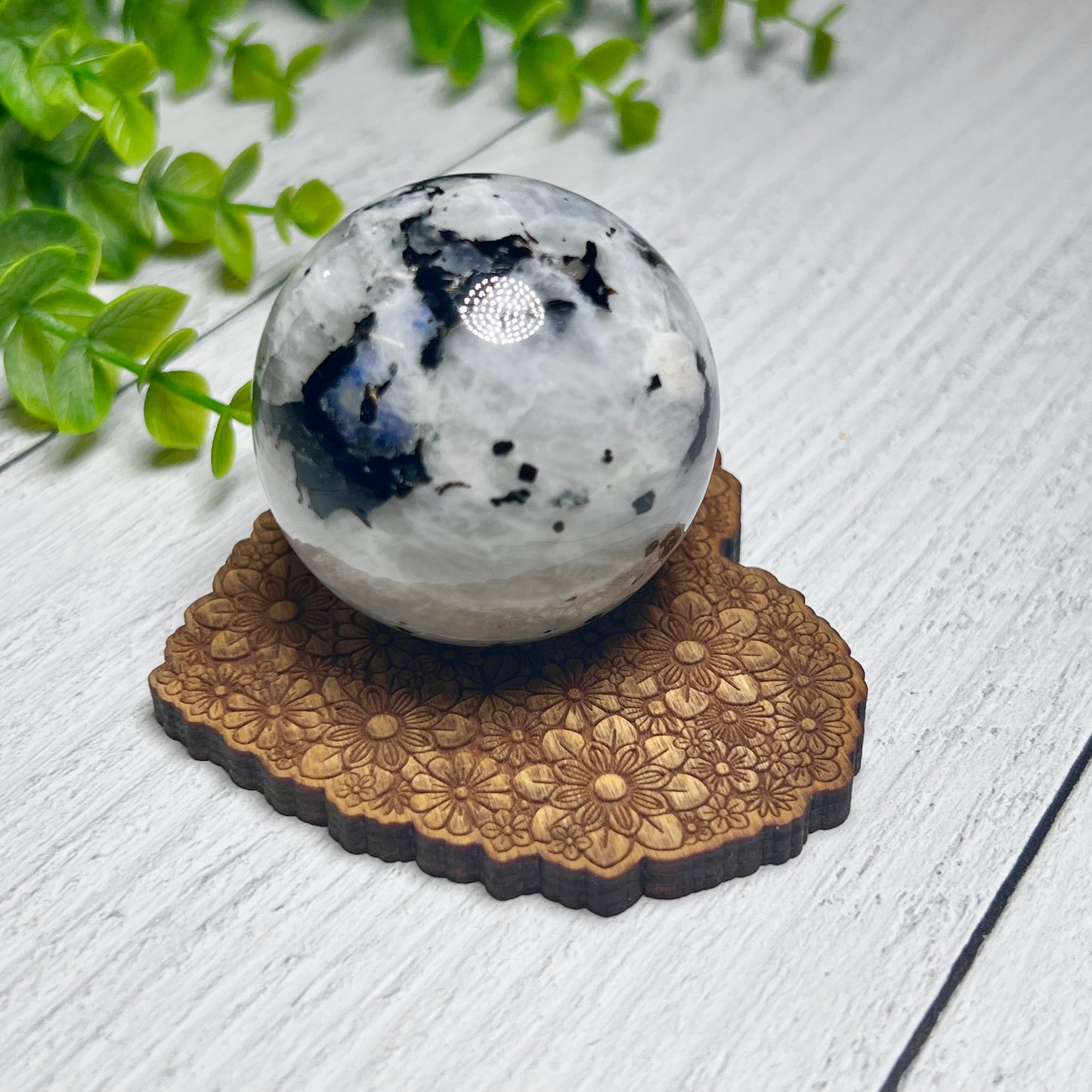 Wooden Heart Sphere Stand